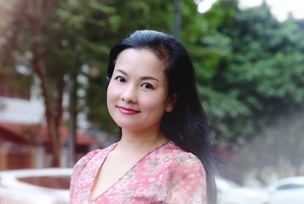 Nữ NSND là mỹ nhân Hà thành, lấy chồng NSƯT Đại tá quân đội: U60 được khen Nữ NSND là mỹ nhân Hà thành, lấy chồng NSƯT Đại tá quân đội: U60 được khen