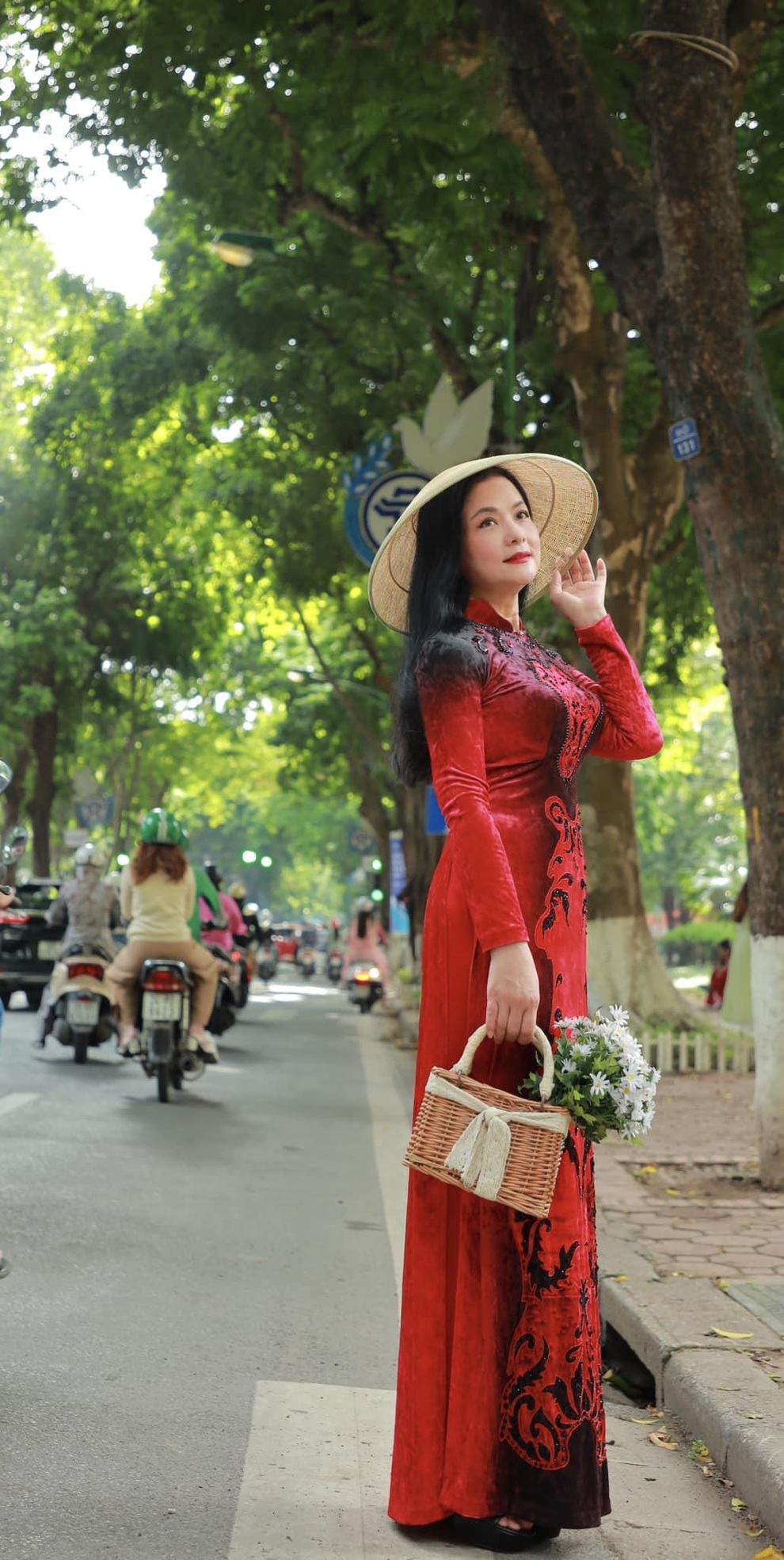 Nữ NSND là mỹ nhân Hà thành, lấy chồng NSƯT Đại tá quân đội: U60 được khen Nữ NSND là mỹ nhân Hà thành, lấy chồng NSƯT Đại tá quân đội: U60 được khen