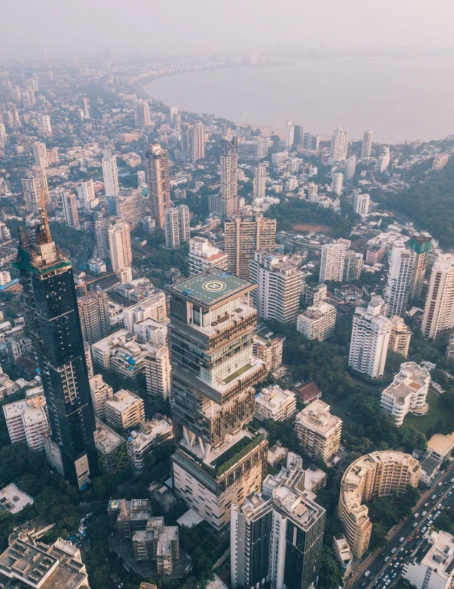 Cuộc sống xa hoa của tỷ phú Ấn Độ trong dinh thự 27 tầng đắt nhất hành tinh: Có đầu bếp Michelin riêng, hơn 600 nhân viên phục vụ, trực thăng ''đậu'' trên nóc nhà- Ảnh 16. Cuộc sống xa hoa của tỷ phú Ấn Độ trong dinh thự 27 tầng đắt nhất hành tinh: Có đầu bếp Michelin riêng, hơn 600 nhân viên phục vụ, trực thăng ''đậu'' trên nóc nhà- Ảnh 16.