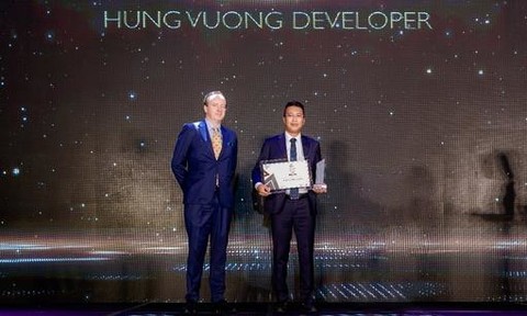 Công an truy tìm Tổng giám đốc Công ty Hưng Vượng Developer cùng Chủ tịch mới của 1 công ty nghìn tỷ trên sàn chứng khoán- Ảnh 1. Công an truy tìm Tổng giám đốc Công ty Hưng Vượng Developer cùng Chủ tịch mới của 1 công ty nghìn tỷ trên sàn chứng khoán- Ảnh 1.