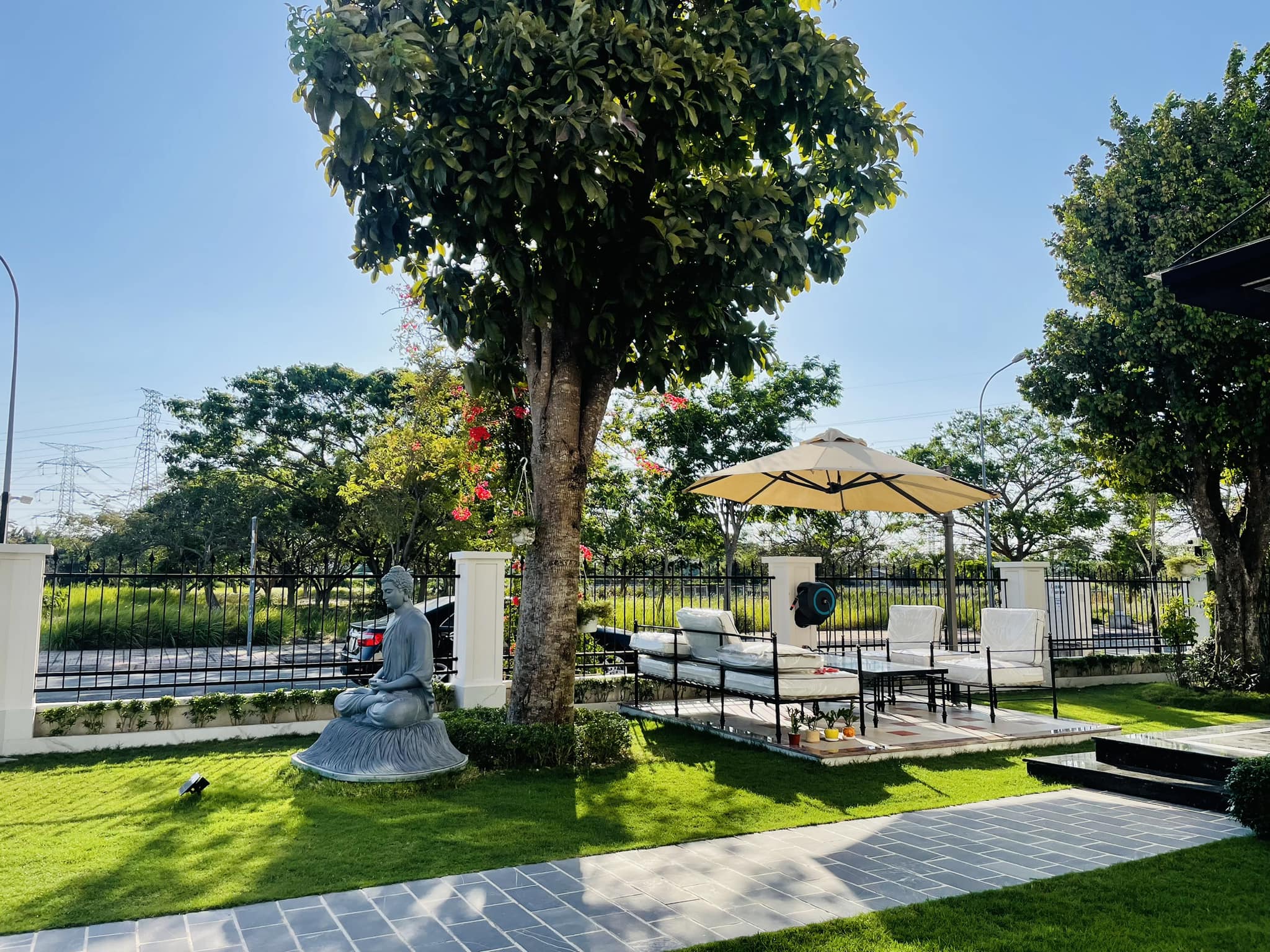 Nam diễn viên từng đi phụ hồ, bán vé số: U40 làm đại gia mì cay có hơn 100 cửa hàng trên khắp cả nước, ở biệt thự 40 tỷ, phong độ nhưng vẫn độc thân- Ảnh 7. Nam diễn viên từng đi phụ hồ, bán vé số: U40 làm đại gia mì cay có hơn 100 cửa hàng trên khắp cả nước, ở biệt thự 40 tỷ, phong độ nhưng vẫn độc thân- Ảnh 7.