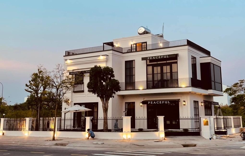 Nam diễn viên từng đi phụ hồ, bán vé số: U40 làm đại gia mì cay có hơn 100 cửa hàng trên khắp cả nước, ở biệt thự 40 tỷ, phong độ nhưng vẫn độc thân- Ảnh 5. Nam diễn viên từng đi phụ hồ, bán vé số: U40 làm đại gia mì cay có hơn 100 cửa hàng trên khắp cả nước, ở biệt thự 40 tỷ, phong độ nhưng vẫn độc thân- Ảnh 5.