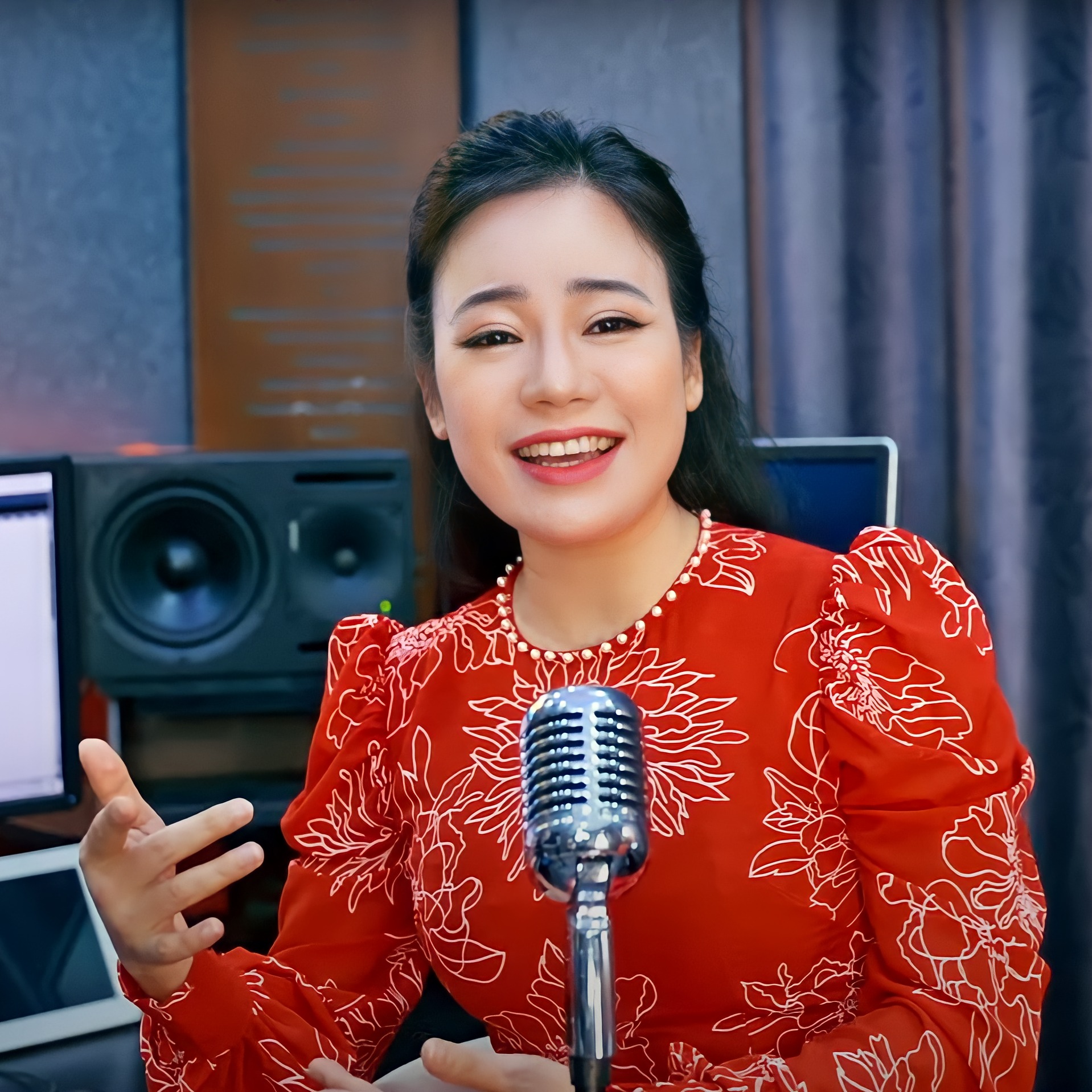 Nữ Trung tá được phong NSND ở tuổi 40: Được ví là ''Hoa khôi làng chèo'', từ giọng hát đến nhan sắc đều ngọt ngào, khó quên- Ảnh 6.