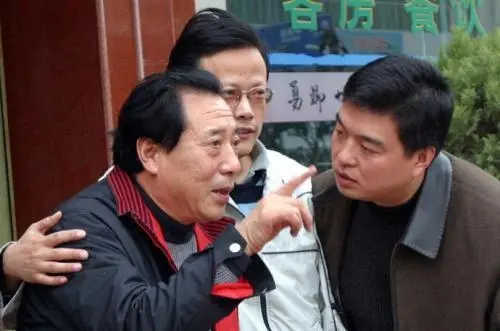 Nam sinh liều lĩnh nộp giấy trắng trong kỳ thi đại học, bỏ lỡ 15 năm cuộc đời vì 1 lý do: Trưởng thành nỗ lực từ tay trắng trở thành tỷ phú- Ảnh 3. Nam sinh liều lĩnh nộp giấy trắng trong kỳ thi đại học, bỏ lỡ 15 năm cuộc đời vì 1 lý do: Trưởng thành nỗ lực từ tay trắng trở thành tỷ phú- Ảnh 3.