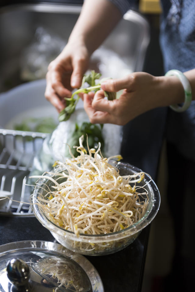 Chàng trai giảm 16kg trong nửa năm nhờ ăn một loại rau rẻ bèo ở Việt Nam, cứ ra chợ là thấy nhưng có tác dụng Chàng trai giảm 16kg trong nửa năm nhờ ăn một loại rau rẻ bèo ở Việt Nam, cứ ra chợ là thấy nhưng có tác dụng