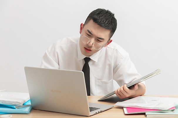 Nhắn tin công việc nhưng sếp xem mà không trả lời, người EQ thấp vội vàng nhắc nhở, người EQ cao ứng xử kiểu này liền được khen khéo léo- Ảnh 2. Nhắn tin công việc nhưng sếp xem mà không trả lời, người EQ thấp vội vàng nhắc nhở, người EQ cao ứng xử kiểu này liền được khen khéo léo- Ảnh 2.