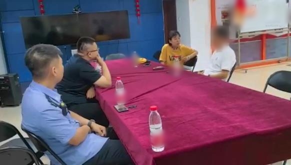 Cụ ông 70 tuổi chuyển hơn 2,6 tỷ đồng cho kẻ lừa đảo, mặc cảnh sát khuyên can: 1 tháng sau mới vỡ lẽ, tiết lộ sự thật- Ảnh 3. Cụ ông 70 tuổi chuyển hơn 2,6 tỷ đồng cho kẻ lừa đảo, mặc cảnh sát khuyên can: 1 tháng sau mới vỡ lẽ, tiết lộ sự thật- Ảnh 3.