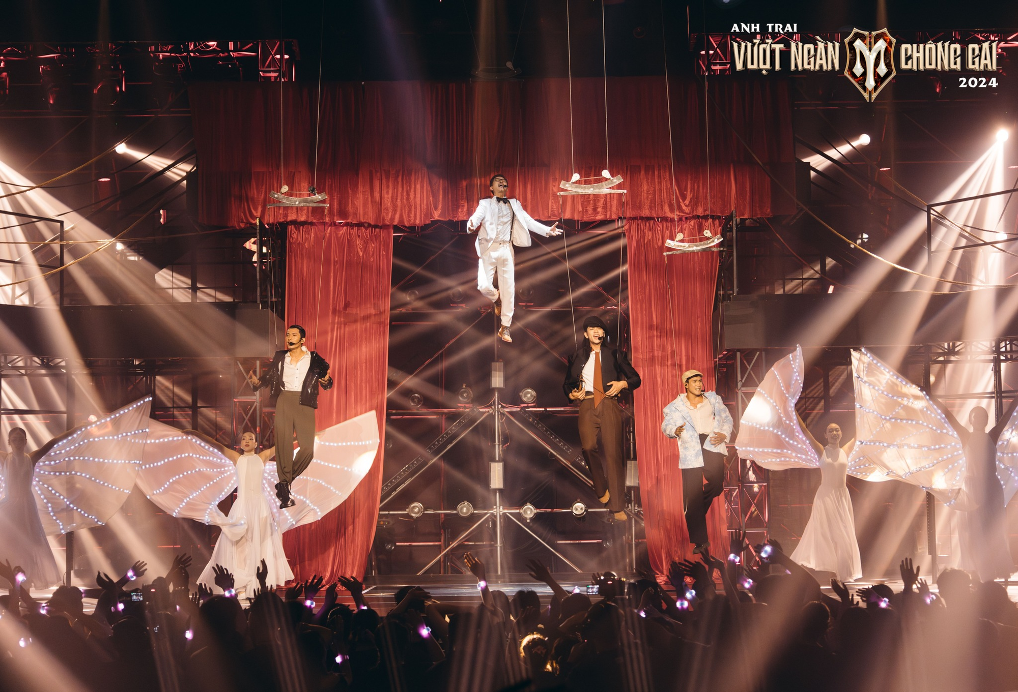 photo-1722874769281 photo-1722874769281