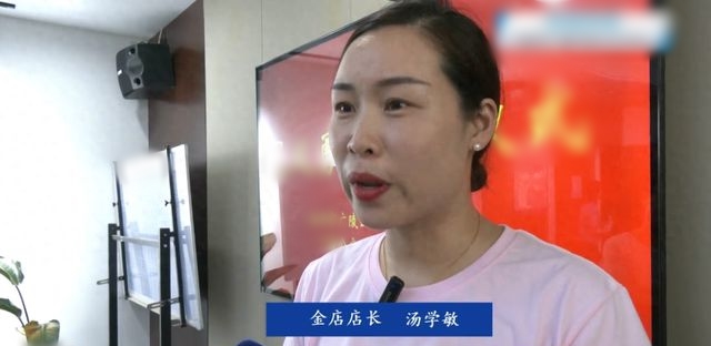 Người phụ nữ mua vàng 3 ngày liên tục, có lúc chi hơn 650 triệu đồng: chủ tiệm vàng báo cảnh sát gấp, chặn đứng hành vi lừa đảo tinh vi
- Ảnh 1. Người phụ nữ mua vàng 3 ngày liên tục, có lúc chi hơn 650 triệu đồng: chủ tiệm vàng báo cảnh sát gấp, chặn đứng hành vi lừa đảo tinh vi
- Ảnh 1.