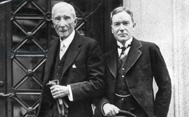 Tỷ phú Rockefeller dặn con: Muốn giàu thì phải biết làm 1 việc, nếu không dù "sinh ra ở vạch đích" cũng sẽ thất bại- Ảnh 1. Tỷ phú Rockefeller dặn con: Muốn giàu thì đừng bao giờ làm 1 việc bởi "đó là nguồn gốc của sự thất bại”