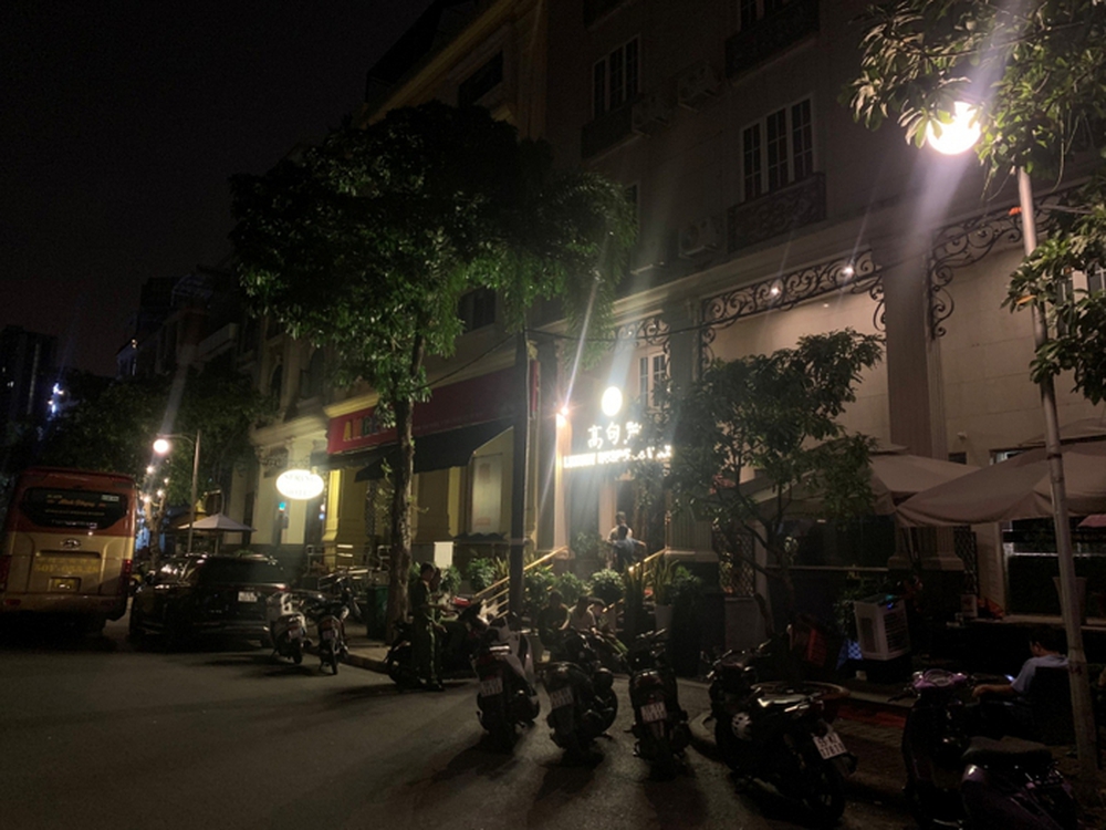 Phát hiện "ổ" bán dâm với 200 tiếp viên, thu giữ hơn 21 tỷ đồng tại nhà ông trùm- Ảnh 3. Phát hiện "ổ" bán dâm với 200 tiếp viên, thu giữ hơn 21 tỷ đồng tại nhà ông trùm- Ảnh 3.