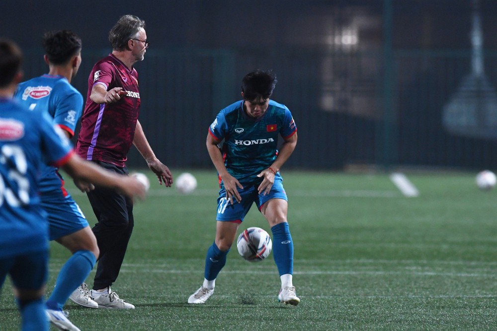 Quyết định lạ của HLV Troussier & bài toán khó đang chờ ĐTVN hóa giải trên đất Philippines - Ảnh 3.