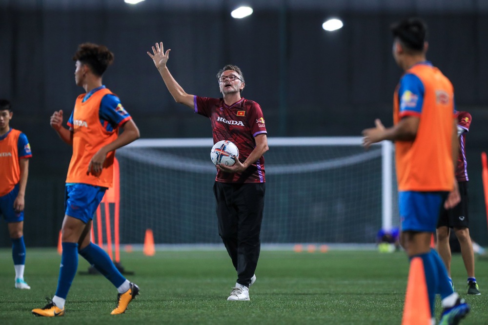 Quyết định lạ của HLV Troussier & bài toán khó đang chờ ĐTVN hóa giải trên đất Philippines - Ảnh 1.