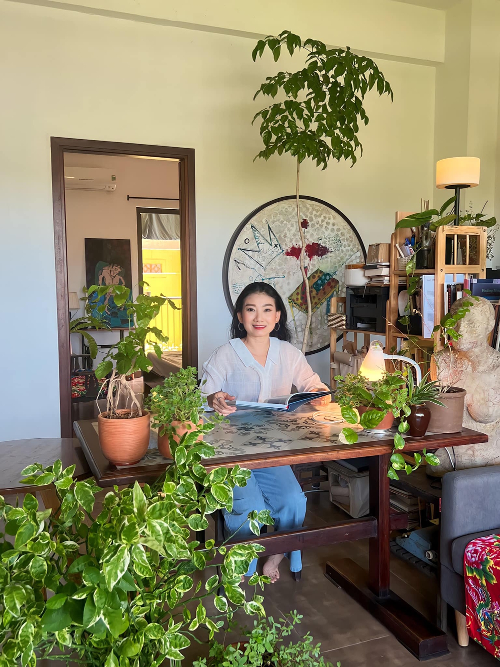 NSND là nữ giám đốc nhà hát kịch, U50 không lấy chồng, sinh con, bán nhà, bán xe vì sân khấu - Ảnh 5.