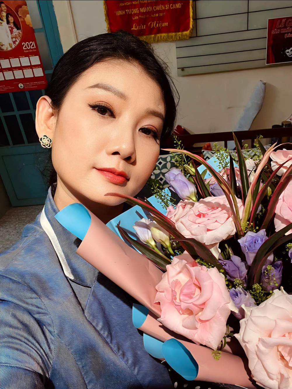 NSND là nữ giám đốc nhà hát kịch, U50 không lấy chồng, sinh con, bán nhà, bán xe vì sân khấu - Ảnh 1.