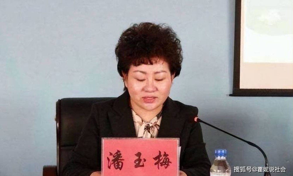 Nữ quan tham viết nhật ký tình trường, chấm điểm hàng trăm tình nhân - Ảnh 1.