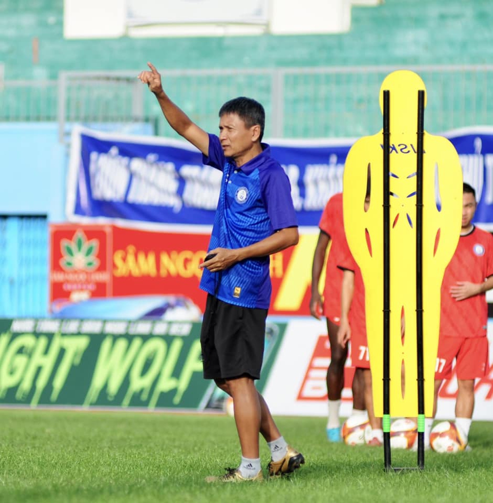 Thực hư thông tin CLB V.League mời HLV từng dự World Cup, cứu vớt đội bóng giữa cảnh bị nợ lương - Ảnh 1.