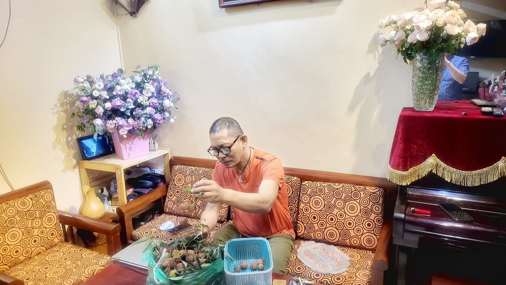 Ca sĩ được phong NSND ở tuổi 63: Đi lên từ công nhân, sống lẻ bóng, không vợ con trong căn nhà nhỏ - Ảnh 3.