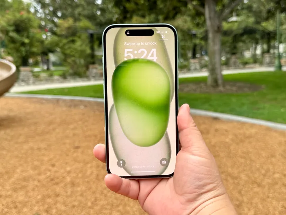 Lần đầu sử dụng iPhone sau 13 năm, người đàn ông kinh ngạc thốt lên: Tôi không thể sống thiếu thứ này! - Ảnh 1.