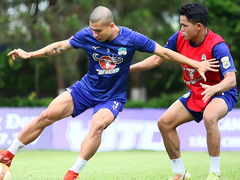 Bạn thân bầu Đức ra tay, sao HAGL trên đường xuất ngoại - Ảnh 1.