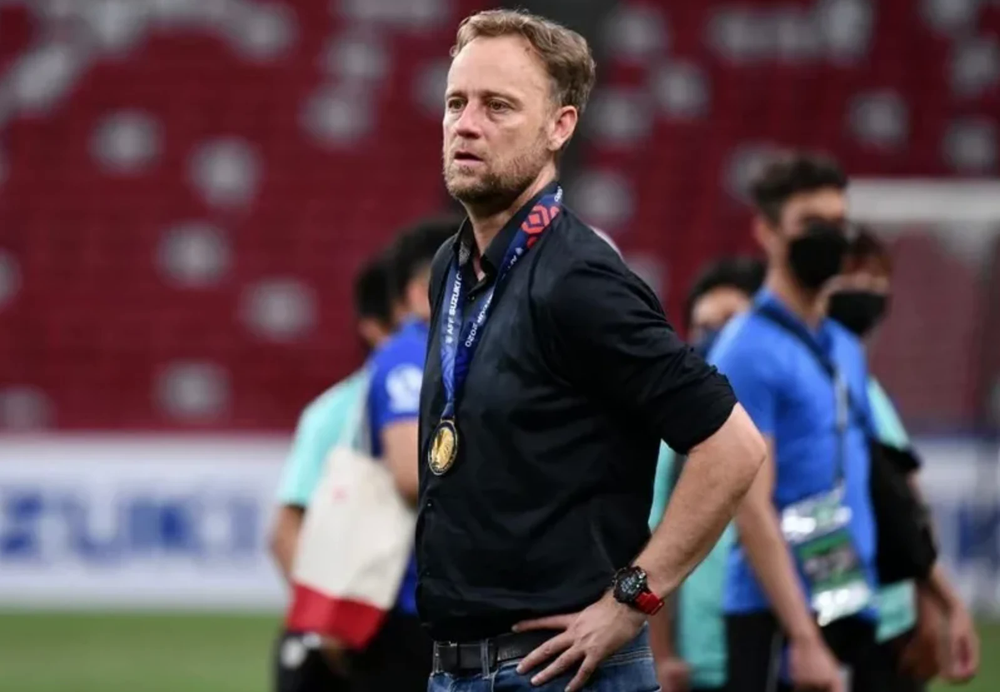 Bị LĐBĐ Thái Lan đối xử phũ phàng, HLV Mano Polking trên đường đến CLB V.League? - Ảnh 1.