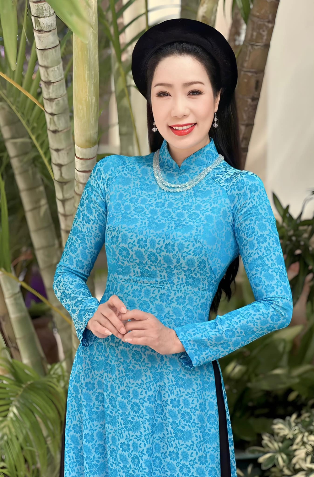 Nhan sắc nóng bỏng của Á hậu đầu tiên trong lịch sử được phong tặng danh hiệu NSND - Ảnh 1.