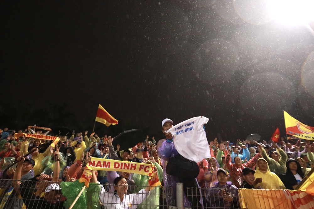 Đại gia mới nổi của V.League bay cao, sau trận cầu rực lửa sẽ thu đủ nợ lẫn lãi? - Ảnh 2.