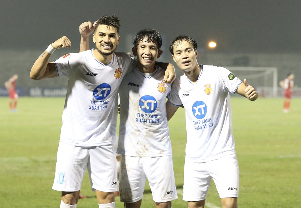 Đại gia mới nổi của V.League bay cao, sau trận cầu rực lửa sẽ thu đủ nợ lẫn lãi? - Ảnh 1.