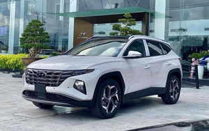 Hyundai trước cơ hội bán vượt Toyota sau 2 năm tụt lại ở Việt Nam: Corolla Cross bán chậm, Santa Fe, Tucson bứt tốc sau giảm giá