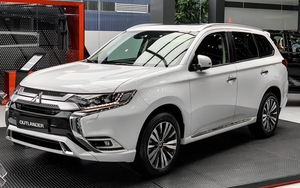 Mitsubishi khuyến mãi toàn bộ xe tháng cuối năm: Pajero Sport giảm hơn 136 triệu, Outlander lăn bánh rẻ hơn niêm yết
