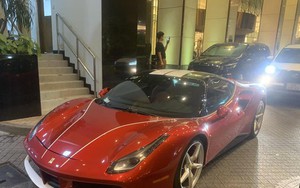 Siêu xe Ferrari 488 GTB tái xuất sau hơn một năm tông đổ cây tại Hà Nội