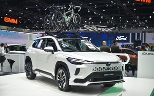 Ảnh thực tế Toyota Corolla Cross 2024: Thiết kế kiểu xe điện, thêm nhiều tiện nghi hiện đại, sắp về Việt Nam làm khó CX-30