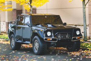 Lamborghini LM002 đã qua sử dụng có giá đắt hơn hai chiếc Lamborghini Urus "đập hộp"