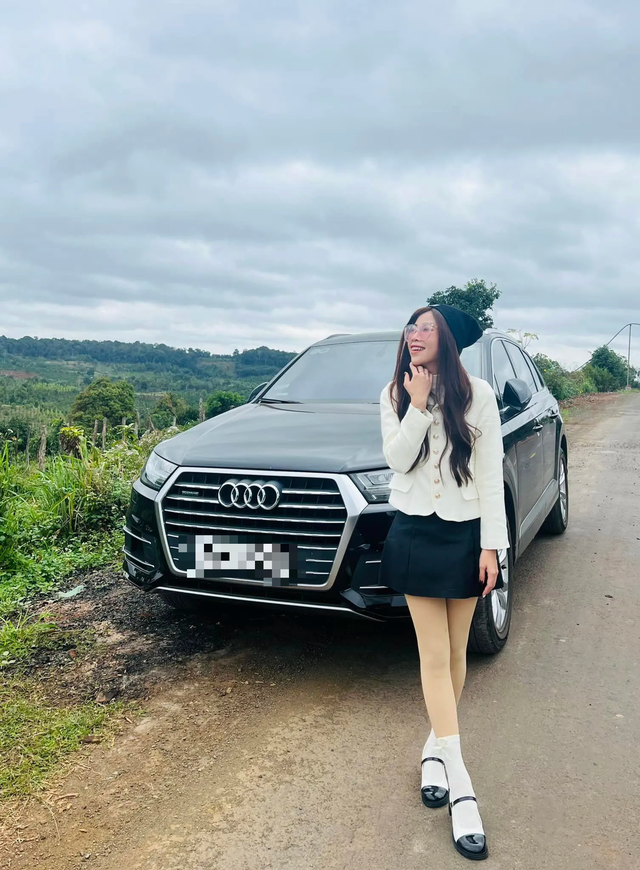 Vừa nhận nút kim cương, Thơ Nguyễn "flex" nhẹ cơ ngơi tiền tỷ "nằm duỗi mà ăn" - Ảnh 3. Vừa nhận nút kim cương, Thơ Nguyễn "flex" nhẹ cơ ngơi tiền tỷ "nằm duỗi mà ăn" - Ảnh 3.