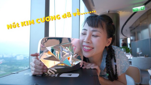 Vừa nhận nút kim cương, Thơ Nguyễn "flex" nhẹ cơ ngơi tiền tỷ "nằm duỗi mà ăn" - Ảnh 1. Vừa nhận nút kim cương, Thơ Nguyễn "flex" nhẹ cơ ngơi tiền tỷ "nằm duỗi mà ăn" - Ảnh 1.