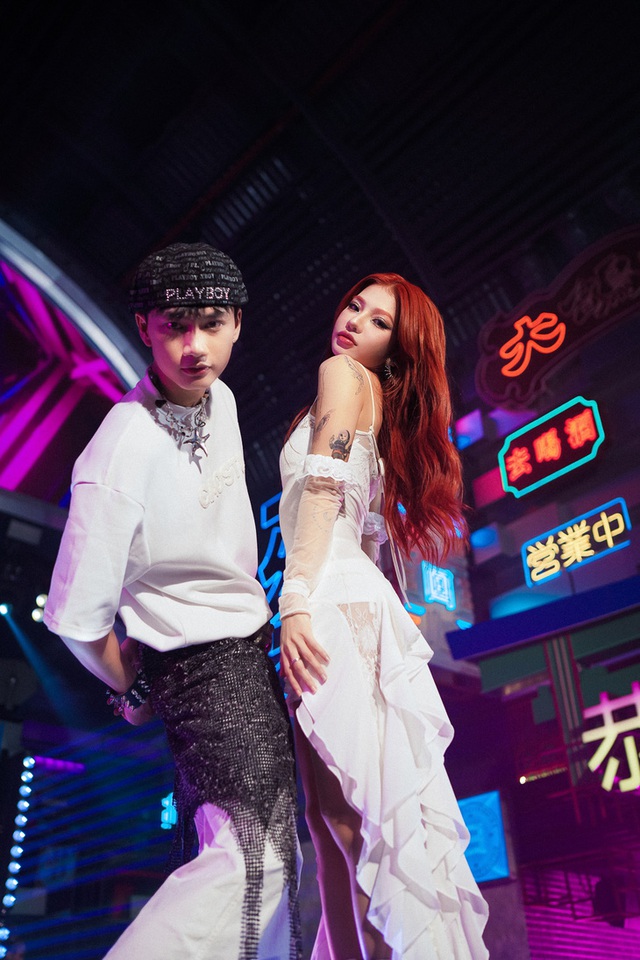 CiiN tình tứ với trai lạ trong "hit" trăm triệu, tặng quà bản thân trước thêm tuổi mới - Ảnh 1. CiiN tình tứ với trai lạ trong "hit" trăm triệu, tặng quà bản thân trước thêm tuổi mới - Ảnh 1.