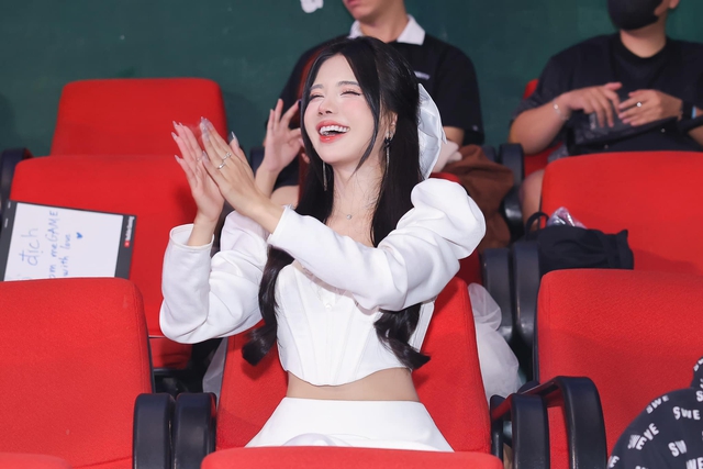 Dàn gái đẹp MC Esports "xả ảnh" hậu CKTG, khó tìm ra người chiếm "spotlight" - Ảnh 7. Dàn gái đẹp MC Esports "xả ảnh" hậu CKTG, khó tìm ra người chiếm "spotlight" - Ảnh 7.