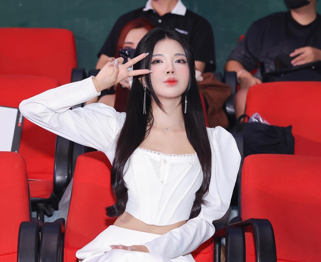 Dàn gái đẹp MC Esports "xả ảnh" hậu CKTG, khó tìm ra người chiếm "spotlight" - Ảnh 6. Dàn gái đẹp MC Esports "xả ảnh" hậu CKTG, khó tìm ra người chiếm "spotlight" - Ảnh 6.