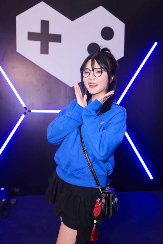 Dàn gái đẹp MC Esports "xả ảnh" hậu CKTG, khó tìm ra người chiếm "spotlight" - Ảnh 12. Dàn gái đẹp MC Esports "xả ảnh" hậu CKTG, khó tìm ra người chiếm "spotlight" - Ảnh 12.