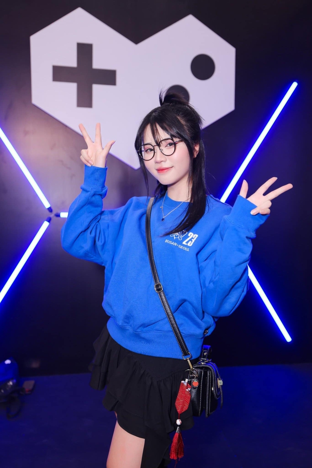 Dàn gái đẹp MC Esports "xả ảnh" hậu CKTG, khó tìm ra người chiếm "spotlight" - Ảnh 11. Dàn gái đẹp MC Esports "xả ảnh" hậu CKTG, khó tìm ra người chiếm "spotlight" - Ảnh 11.