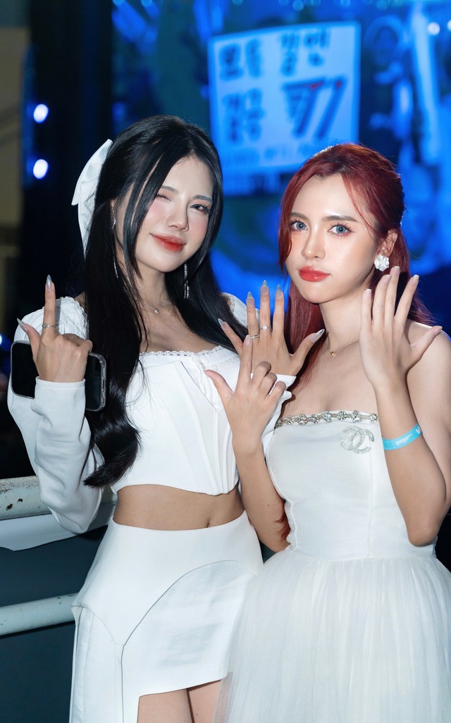 Dàn gái đẹp MC Esports "xả ảnh" hậu CKTG, khó tìm ra người chiếm "spotlight" - Ảnh 4. Dàn gái đẹp MC Esports "xả ảnh" hậu CKTG, khó tìm ra người chiếm "spotlight" - Ảnh 4.