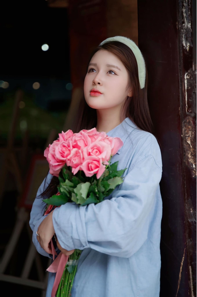 Nữ giáo viên Vật lý xinh như hot girl từ bỏ việc livestream ngay khi nổi tiếng, cuộc sống giờ ra sao? - Ảnh 3. Nữ giáo viên Vật lý xinh như hot girl từ bỏ việc livestream ngay khi nổi tiếng, cuộc sống giờ ra sao? - Ảnh 3.