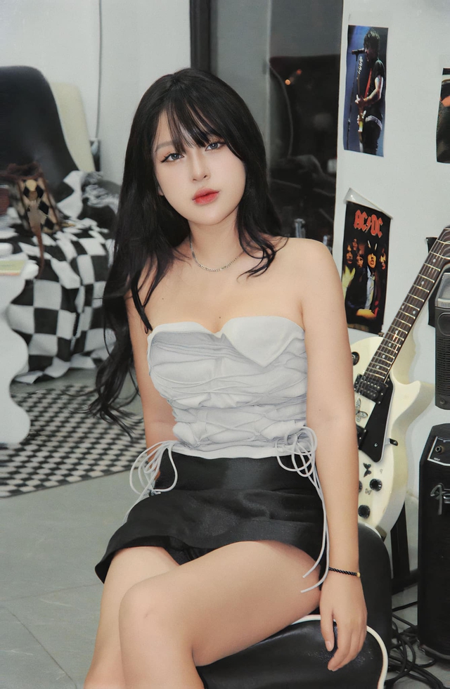 Nữ giáo viên Vật lý xinh như hot girl từ bỏ việc livestream ngay khi nổi tiếng, cuộc sống giờ ra sao? - Ảnh 7. Nữ giáo viên Vật lý xinh như hot girl từ bỏ việc livestream ngay khi nổi tiếng, cuộc sống giờ ra sao? - Ảnh 7.