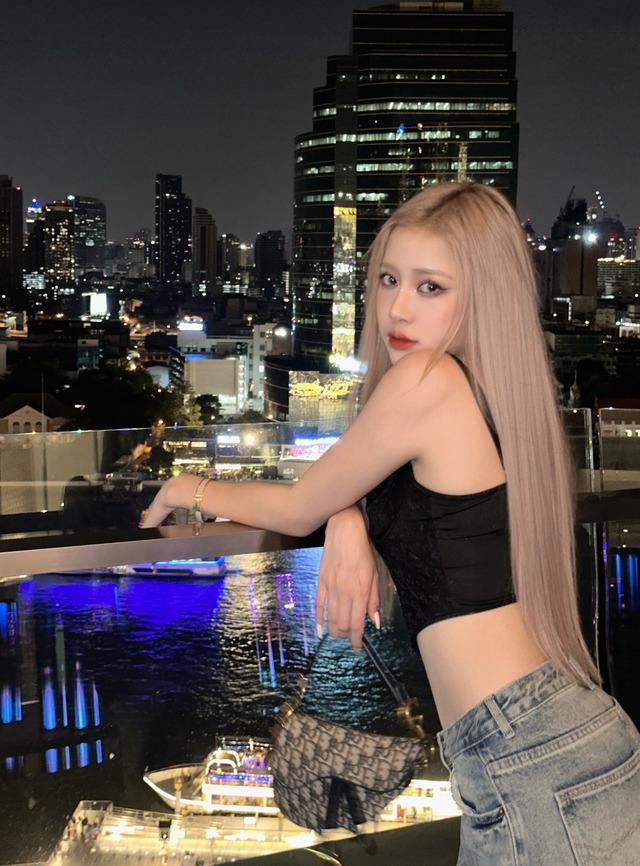 "Rosé bản Việt" khoe nhan sắc cực phẩm, lộ lưng trần quyến rũ, dự sẽ theo chân Gấm Kami? - Ảnh 11. "Rosé bản Việt" khoe nhan sắc cực phẩm, lộ lưng trần quyến rũ, dự sẽ theo chân Gấm Kami? - Ảnh 11.