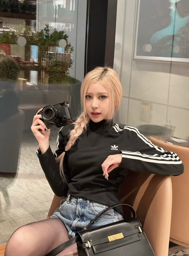 "Rosé bản Việt" khoe nhan sắc cực phẩm, lộ lưng trần quyến rũ, dự sẽ theo chân Gấm Kami? - Ảnh 2. "Rosé bản Việt" khoe nhan sắc cực phẩm, lộ lưng trần quyến rũ, dự sẽ theo chân Gấm Kami? - Ảnh 2.