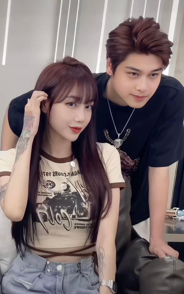 Nữ streamer nổi tiếng với phong cách "hư hỏng" đánh úp fan, bất ngờ tung ảnh lên xe hoa - Ảnh 5.