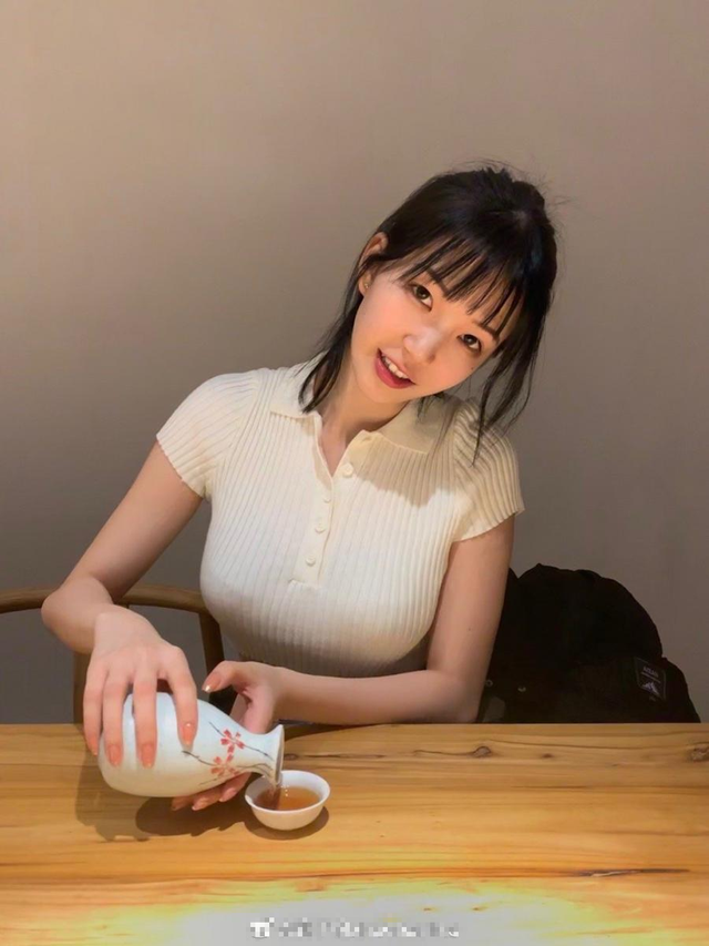 Đang có cả triệu follow, hot girl xinh đẹp chuyển sang livestream gặp sự cố bất ngờ, fan vội &quot;bỏ chạy&quot; - Ảnh 3.