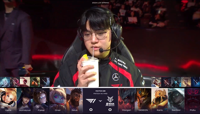 T1 mang ra cặp bot Caitlyn - Lux đều là 2 tướng rất thuận tay của Gumayusi và Keria T1 mang ra cặp bot Caitlyn - Lux đều là 2 tướng rất thuận tay của Gumayusi và Keria