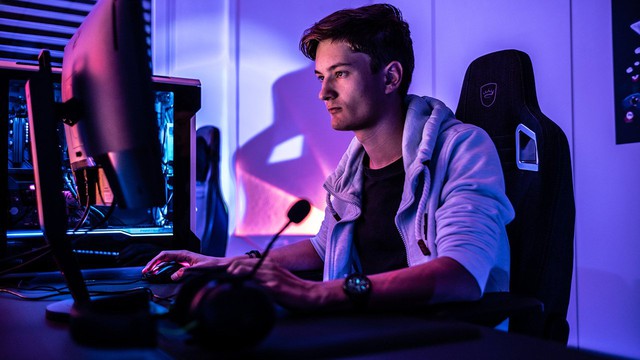 Tuyên bố già hơn 25 tuổi còn chơi game thì "nên xem lại", nam TikToker nhận vô số gạch đá - Ảnh 2. Tuyên bố già hơn 25 tuổi còn chơi game thì "nên xem lại", nam TikToker nhận vô số gạch đá - Ảnh 2.