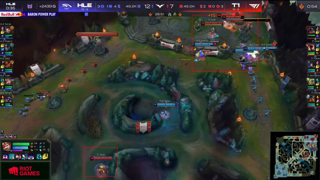 T1 thường xuyên triển khai theo hướng 4 người đối diện đối thủ và để Aatrox của Zeus bọc sau T1 thường xuyên triển khai theo hướng 4 người đối diện đối thủ và để Aatrox của Zeus bọc sau